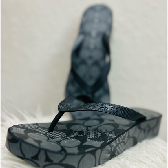 Coach Slides - Picture 2 of 4